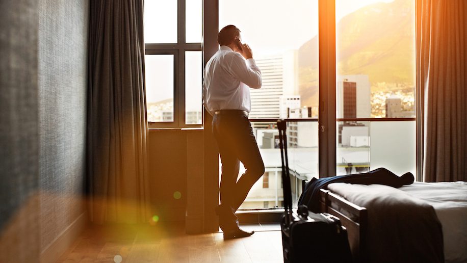 Business-travellers-916x516